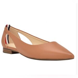 NWT Tommy Hilfiger Tan Flats with Cut-Out Design